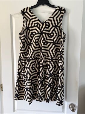 Sleeveless V-Neck Tiered Dress in Black and Cream